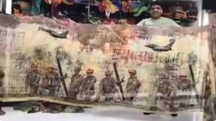 এর আগে রাজস্থানের বিকানেরের এক ব্যক্তি পুলওয়ামায় নিহত ৪০ জন জওয়ানের নাম সহ ৭১ জন নিহত জওয়ানের নামের ট্যাটু নিজের শরীরে করেছিলেন। 