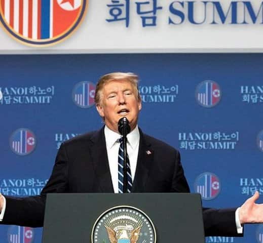 বিল গেটস বা মাইকেল ব্লুমবার্গ নন, ফোর্বসের তালিকা অনুযায়ী বদল হয়ে গিয়েছে বিশ্বের সবচেয়ে ধনী ব্যক্তির নাম। অ্যামাজন কোম্পানির সিইও জেফ বেজসই এখন পৃথিবীর সবচেয়ে ধনী ব্যক্তি। তালিকার ৫১ নম্বরে রয়েছেন ডোনাল ট্রাম্প। (সব ছবি ইনস্টাগ্রাম ও গুগল ফ্রি ইমেজ)