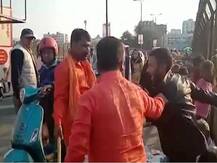 লখনউতে ২ কাশ্মীরি যুবকের ওপর হামলা, ভিডিও ভাইরাল, গ্রেফতার প্রধান অভিযুক্ত বিশ্ব হিন্দু দলের সভাপতি