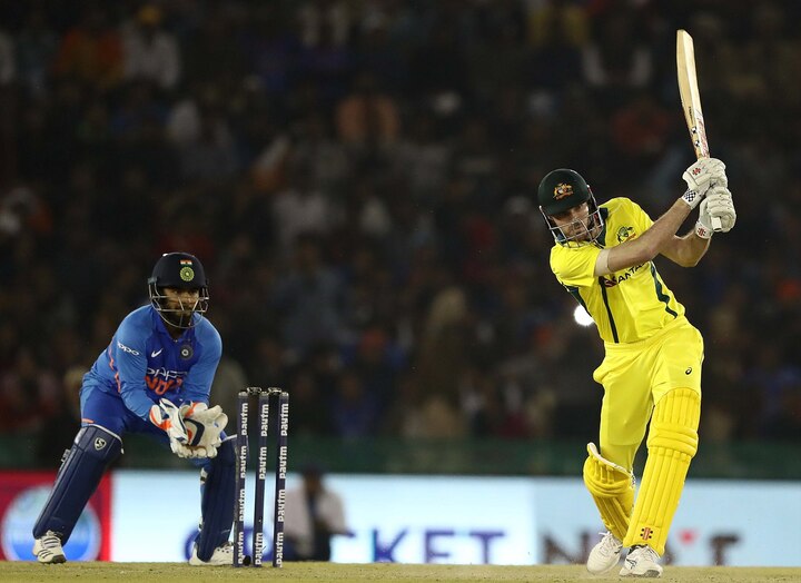 Turner turns it on as Australia level series with four-wicket win শতরান হ্যান্ডসকোম্বের, অ্যাশটন টার্নারের বিধ্বংসী ব্যাটিংয়ে সিরিজে সমতা ফেরাল অস্ট্রেলিয়া