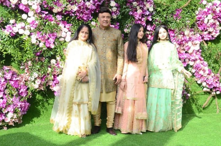 সপরিবারে এসেছিলেন সঙ্গীত জগতের তারকা অনু মালিক