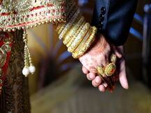 \'আগে পরীক্ষা, পরে বিয়ে\': অপেক্ষায় বর, পরীক্ষা দিয়ে তবেই বিয়ের আসরে পৌঁছলেন কনে