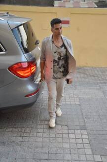 বাবা অক্ষয় কুমার ও মা টুইঙ্কলের সঙ্গে সিনেমা দেখতে এল ছোট্ট নিতারা