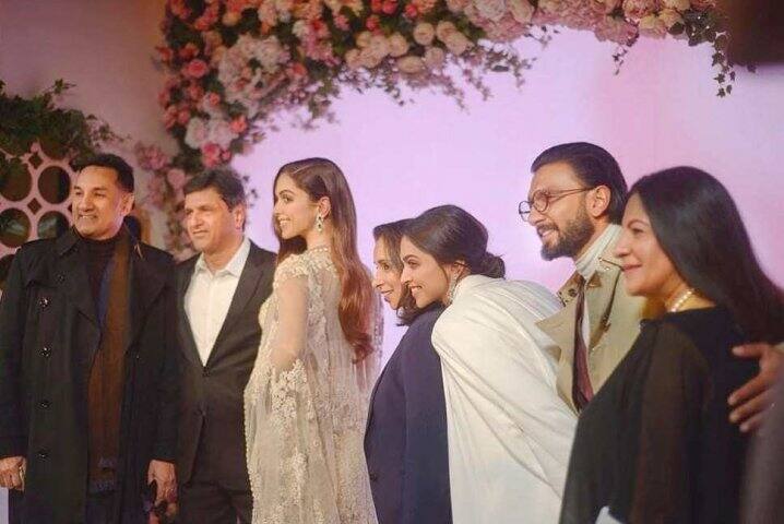 দীপিকা পাডুকোনের মা, বাবা ও রণবীর সিংহের বাবাও এসেছিলেন এই অনুষ্ঠানে।