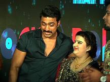 দেখুন, মস্তিষ্কের কঠিন অসুখে আক্রান্ত কিশোরী ভক্তের জন্মদিনে দেব