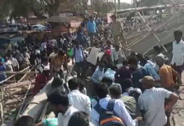 পুলিশ সূত্রে খবর, আটকে থাকা অধিকাংশ মানুষই উত্তর ভারতের বাসিন্দা ও শ্রমিক 