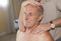 ঘাড় ম্যাসাজ করাতে গিয়ে বিপত্তি, হাসপাতালে ভর্তি হতে হল এক ব্যক্তিকে