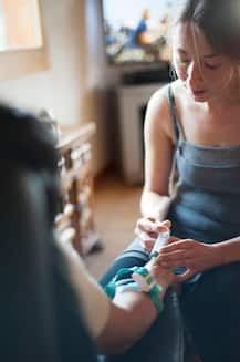 ঋণ চোকাতে ডিম্বানু বিক্রয় করতে হল চিনের এক তরুণীকে!