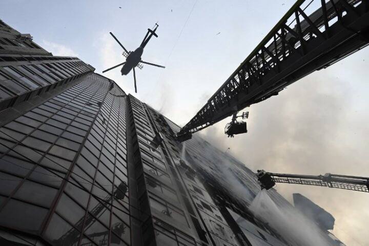 ঢাকার সেনাবাহিনীও আগুন নেভাতে সাহায্য করে। জ্বলন্ত বহুতল থেকে কপ্টারের সাহায্যে আটকে পড়া অনেককে উদ্ধার করা হয়।