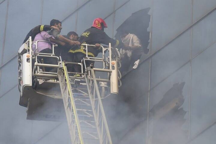 মৃতদের মধ্যে একজন শ্রীলঙ্কার নাগরিক। এখনও অবধি ১০০-র ও বেশি মানুষকে ওই বহুতল থেকে উদ্ধার করা সম্ভব হয়েছে।