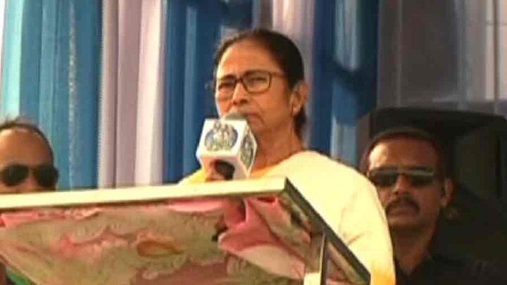 lok sabha election 2019:  Mamata attacks Modi on GST, calls him 'grandfather of Bin Tughluq' ‘উনি তো মহম্মদ বিন তুঘলকের ঠাকুরদা’, জিএসটি নিয়ে মোদিকে কটাক্ষ মমতার