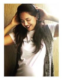 বেবিবাম্পের ছবি শেয়ার সমীরা রেড্ডির, দ্বিতীয়বারের মাতৃত্ব নিয়ে খোলামেলা নায়িকা