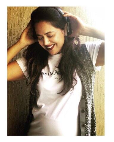 নিজের দ্বিতীয় গর্ভাবস্থা বেশ তারিয়ে তারিয়ে উপভোগ করছেন বলিউড নায়িকা সমীরা রেড্ডি। গত দুই মাস যাবত, লাগাতার তার বেবিবাম্পের ছবি লাগাতার স্যোশাল মিডিয়ায় পোস্ট করছেন সমীরা