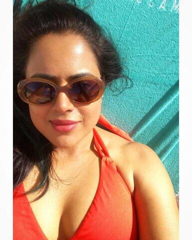 আপাতত কাজ থেকে একটু ছুটি নিয়েছেন সমীরা। তবে খুব শীঘ্রই আবার অভিনয় জগতে ফিরবেন নায়িকা