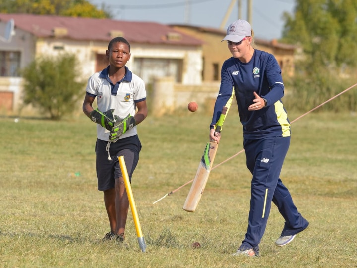 South Africa Women's World Cup cricketer dies in a fatal accident পথ দুর্ঘটনায় দক্ষিণ আফ্রিকার মহিলা ক্রিকেটারের মৃত্যু, প্রাণ হারাল ছেলেও