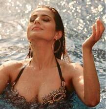 ইনস্টাগ্রামে নয়া ছবি পোস্ট করলেন আমিশা