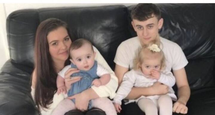 ইংল্যান্ডের এক ১৯ বছরের তরুণী ঘুমিয়ে ছিলেন। ঘুম থেকে উঠে বেবি বাম্প দেখতে পান । আর এর ৪৫ মিনিটের মধ্যে সন্তানের জন্ম দিলেন তিনি। 