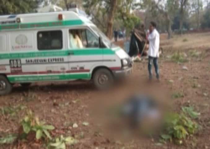 লোকসভা ভোটের মাত্র একদিন আগে এই ভয়াবহ হামলা ঘটে ছত্তিশগড়ের দন্তেওয়াড়ায়