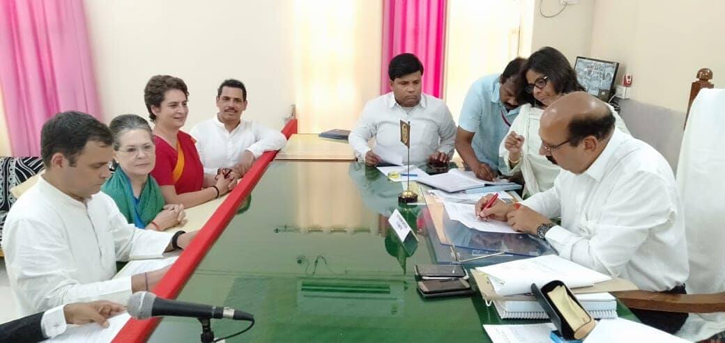 অমেঠি বাবার কর্মভূমি, গাঁধী পরিবারের কাছে পবিত্রস্থান: প্রিয়ঙ্কা Lok Sabha Election 2019- Amethi is sacred land for our family, says Priyanka অমেঠি বাবার কর্মভূমি, গাঁধী পরিবারের কাছে পবিত্রস্থান: প্রিয়ঙ্কা