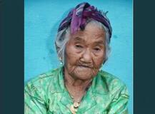 গণতন্ত্রের মহাউৎসব: বার্ধক্যকে তুড়ি মেরে ভোট দিলেন ১০৭ বছরের বৃদ্ধাও