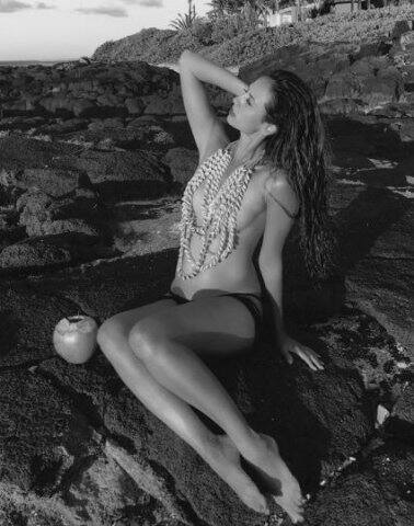 দেখুন ইয়েলো মেহরার আরও ছবি। 