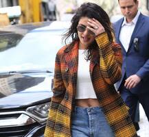 দেখুন নিউ ইয়র্কের রাস্তায় প্রিয়ঙ্কা চোপড়াকে