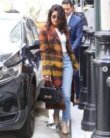 দেখুন নিউ ইয়র্কের রাস্তায় প্রিয়ঙ্কা চোপড়াকে