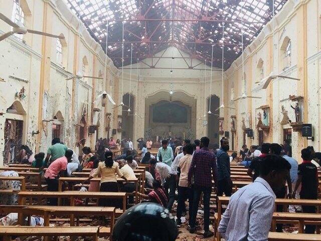 শ্রীলঙ্কায় ধারাবাহিক বিস্ফোরণ। রবিবার সকালে রাজধানী কলম্বোর একটি বিলাসবহুল হোটেল ও তিনটি গির্জা ধারাবাহিক বিস্ফোরণে কেঁপে ওঠে