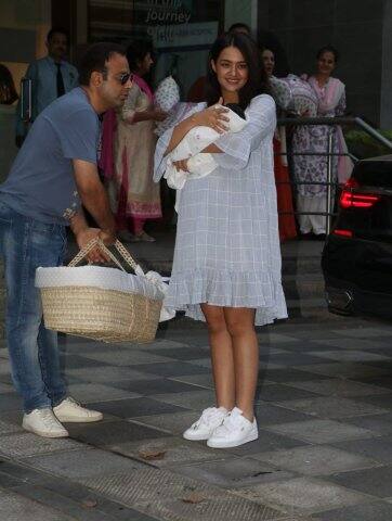 একটি সংবাদ মাধ্যমকে দেওয়া সাক্ষাৎকারে সুরভিন জানান, ছোট্ট ইভা তাঁদের জীবনে আশীর্বাদ হয়ে এসেছে। এই খুশি ভাষায় প্রকাশ করা যায়না, কেবল অনুভব করতে হয়।