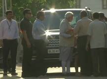 দেখুন: ভোট দেওয়ার আগে গান্ধীনগরে মায়ের সঙ্গে দেখা করলেন নরেন্দ্র মোদি