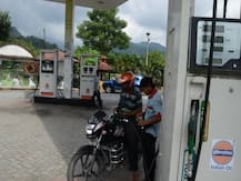 ২৩ মে সন্ধেয় পেট্রোল-ডিজেলের দাম ৫-১০ টাকা বাড়িয়ে দেবেন প্রধানমন্ত্রী, দাবি সূরজেওয়ালার