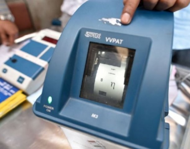 Loksabha Election 2019-Unusual Voter Visit- Snake in VVPAT Machine in Kannur Delays Polling ভিভিপ্যাট মেশিনে সাপ! কান্নুর লোকসভা আসনের একটি বুথে হুলুস্থুলু