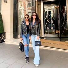 ছবিতে দেখুন- লন্ডনে ছুটি কাটাচ্ছেন করিনা কপূর-অমৃতা অরোরা