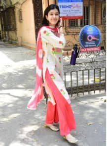 দেখুন জাহ্নবীর খুড়তুতো বোন ও সঞ্জয় কপূরের মেয়ে শানায়া কপূরকে