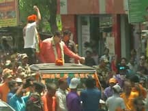 যাদবপুরের বিজেপি প্রার্থী অনুপম হাজরার হয়ে প্রচারে ‘দি গ্রেট খলি’