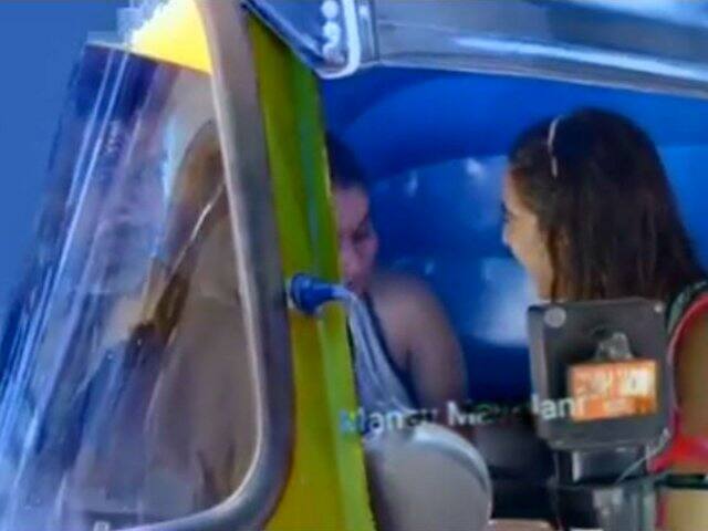 Sara Ali Khan takes an auto rickshaw ride for workout session দেখুন: ওয়ার্ক আউট সেশনের জন্য অটোয় চড়লেন সারা আলি খান