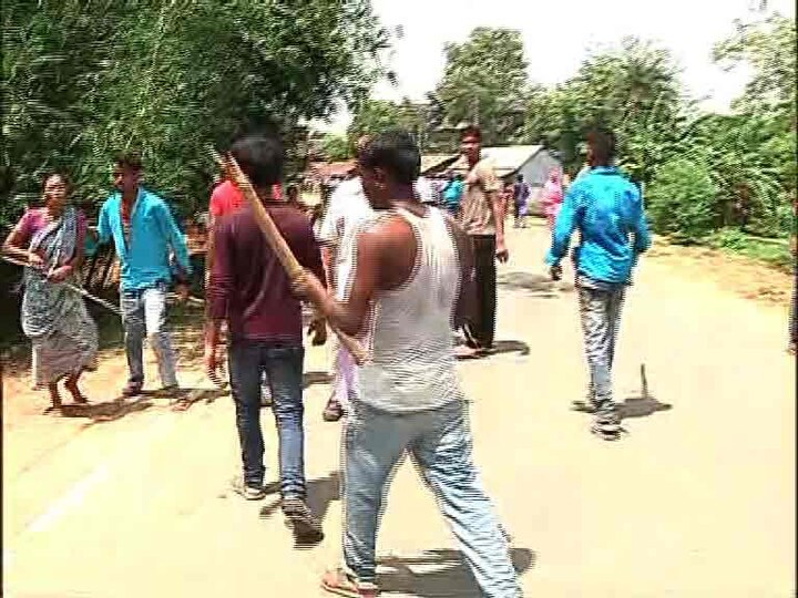 নানুরের বন্দর প্রাথমিক বিদ্যালয়ে বুথে বিজেপি সমর্থকদের ভোট দিতে বাধা দেন ও মারধরের অভিযোগ। মারধরে এক বিজেপি সমর্থকের হাত ভেঙে যায়