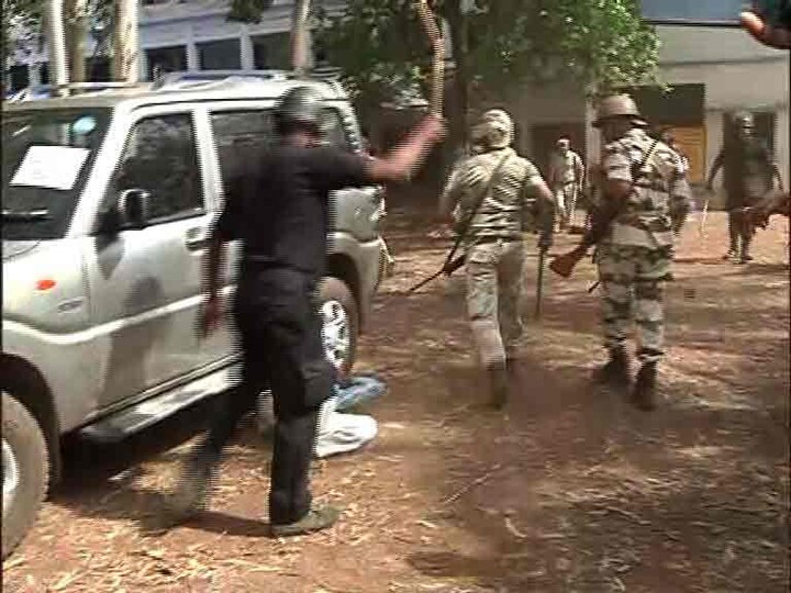 জেমুয়ার পরিস্থিতি সামাল দিতে পুলিশের লাঠিচার্জ