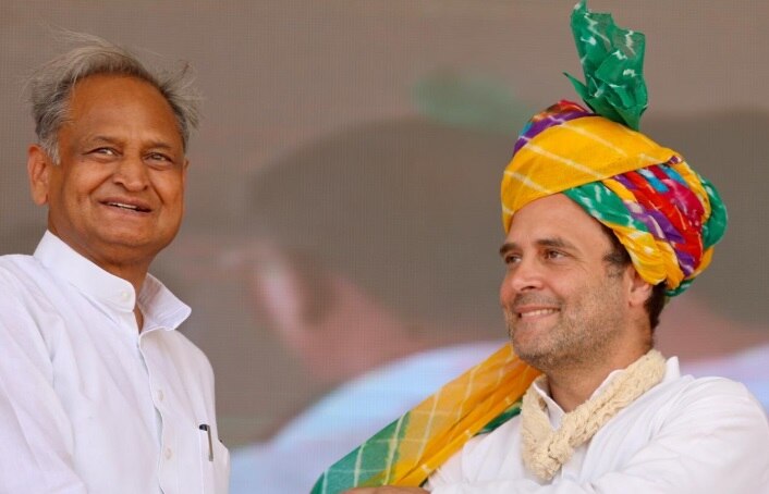 Lok Sabha Election 2019- Rajasthan- Where are the jobs, Rahul ask youths wearing Main Bhi Chowkidar T-Shirts চাকরি কোথায়? জনসভায় চৌকিদার টি-শার্ট পরে আসা যুবদের প্রশ্ন রাহুলের