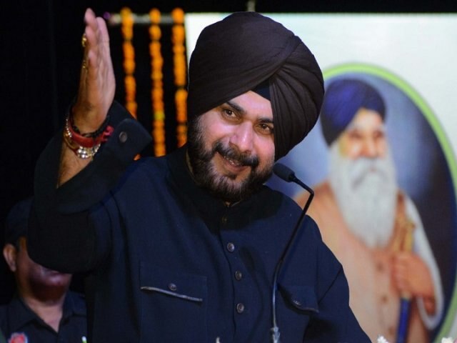 Lok Sabha Election 2019 -Congress leader Navjot Singh Sidhu makes SHOCKING statement against PM Modi ‘ভুল জায়গায় ভোট আপনার সন্তানকে চাওয়ালা, পকোড়াওয়ালা বা চৌকিদার করে তুলতে পারে’,ফের বিতর্কিত মন্তব্য সিধুর