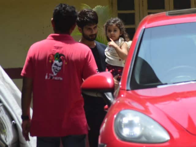 বাবা শাহিদের কোলে ছোট্ট মিশা