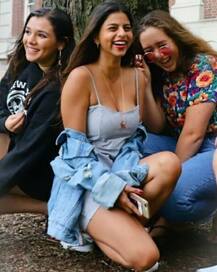 লন্ডনে বন্ধুদের সঙ্গে মজা করছেন শাহরুখ কন্যা সুহানা