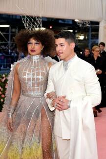 মেট গালার মঞ্চে প্রিয়ঙ্কাকে দেখলে চিনতেই পারবেন না!