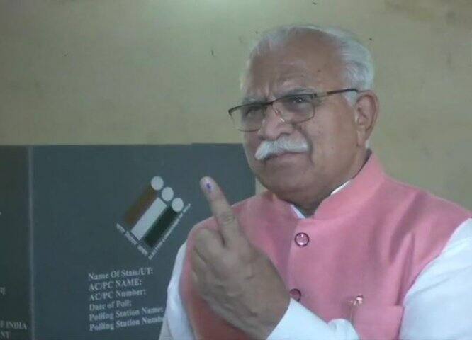 কর্নালের বুথে ভোট দিলেন মনোহর লাল খট্টর