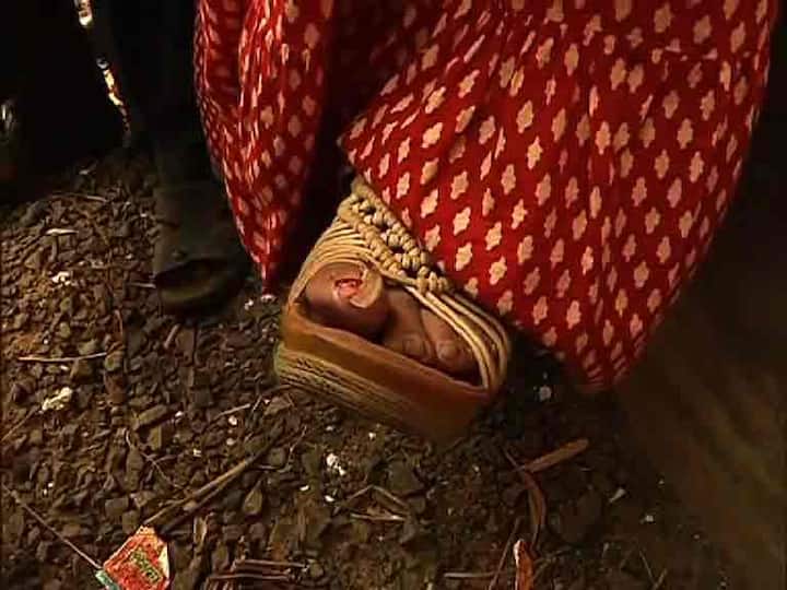 পায়ে আঘাত লাগে বিজেপি প্রার্থী ভারতী ঘোষ