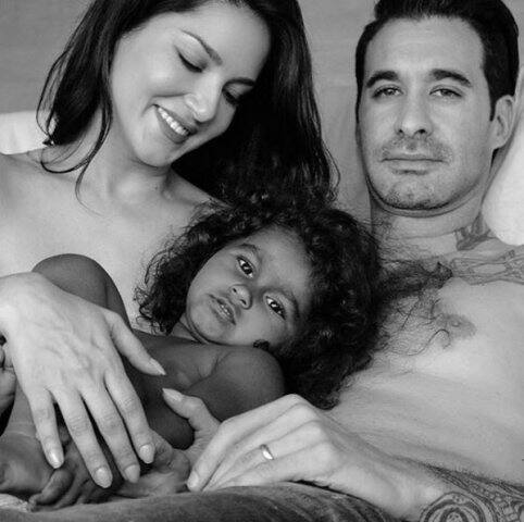 ২০১১-য় ড্যানিয়েলকে বিয়ে করেন সানি। প্রথম সন্তান নিশাকে দত্তক নেন তাঁরা। গত বছর সারোগেসির মাধ্যমে তাঁরা বাবা মা হয়েছেন, দুই পুত্রের নাম নোহ ও আশার। 