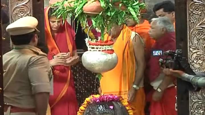 প্রিয়ঙ্কার সঙ্গে ছিলেন মধ্যপ্রদেশের মু্খ্যমন্ত্রী কমলনাথ 