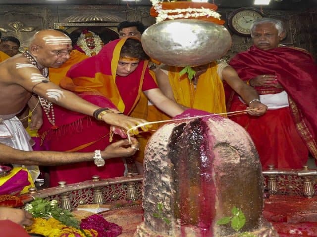 পূজোর পর ইন্দোর ও রতলামে প্রচার সারেন প্রিয়ঙ্কা 