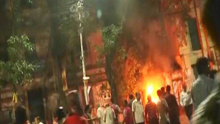 আজ তৃণমূলের প্রতিবাদ মিছিল। দিল্লিতে নির্বাচন কমিশনে মমতার বিরুদ্ধে নালিশ বিজেপির। 