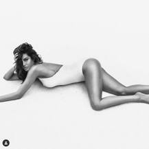 দেখুন এষা গুপ্তর ফটোশ্যুট